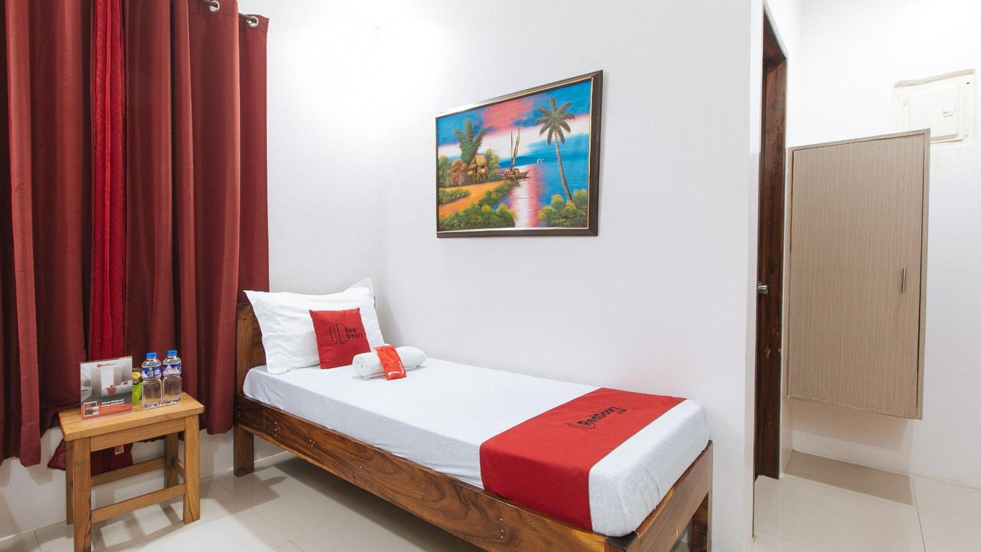 Reddoorz Plus @ Jollydays Hotel Nueva Ecija San Jose  Экстерьер фото