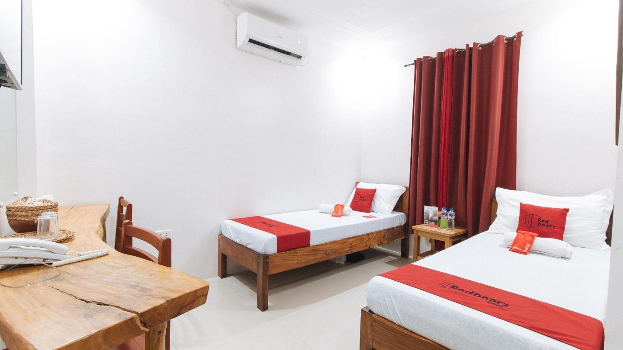 Reddoorz Plus @ Jollydays Hotel Nueva Ecija San Jose  Экстерьер фото