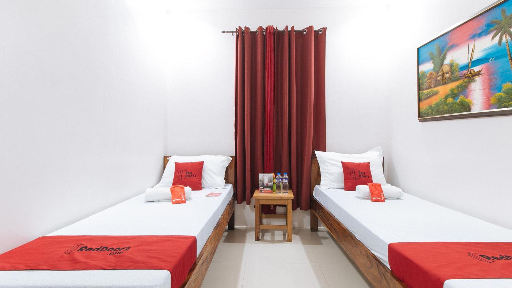 Reddoorz Plus @ Jollydays Hotel Nueva Ecija San Jose  Экстерьер фото