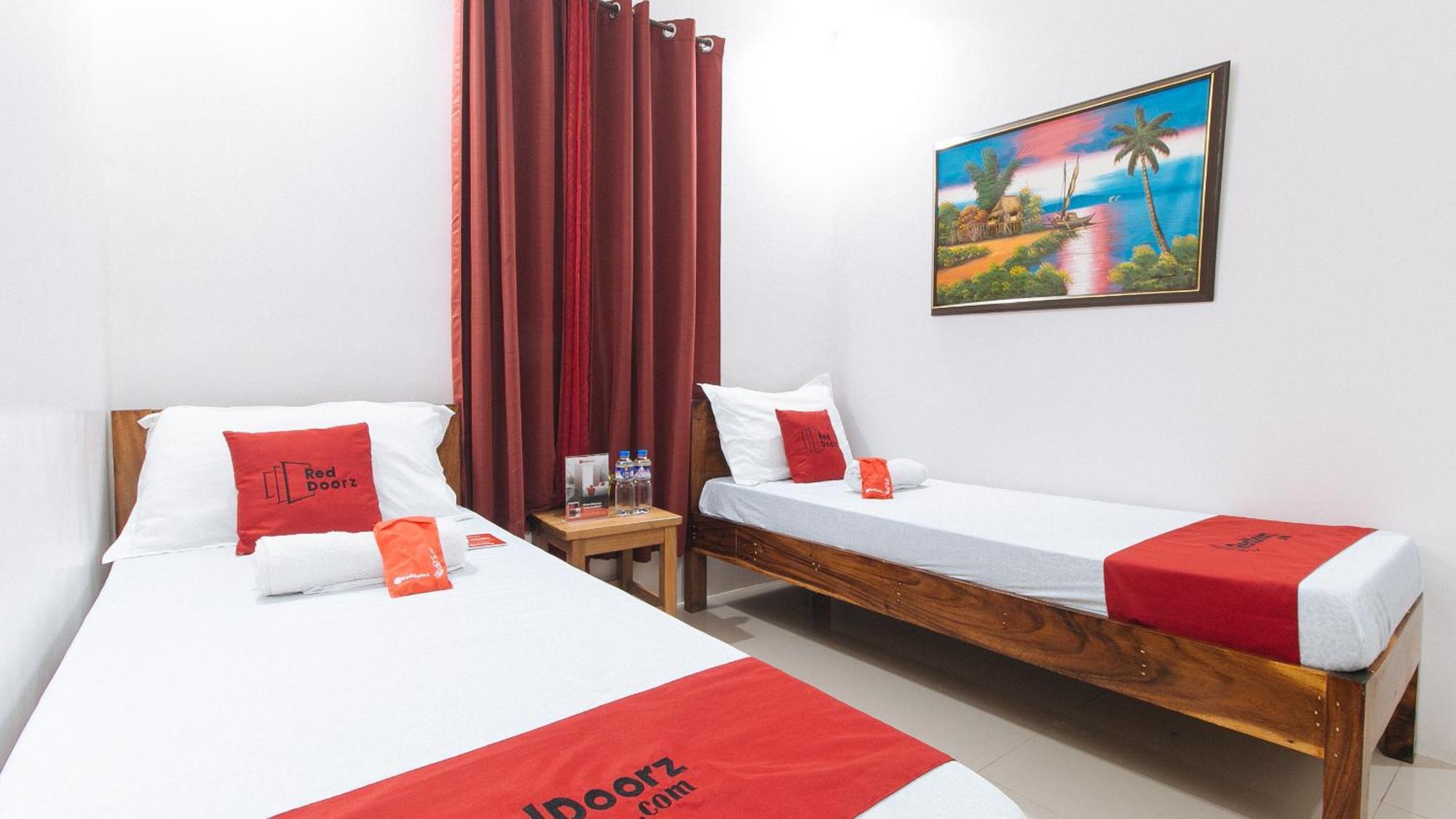 Reddoorz Plus @ Jollydays Hotel Nueva Ecija San Jose  Экстерьер фото
