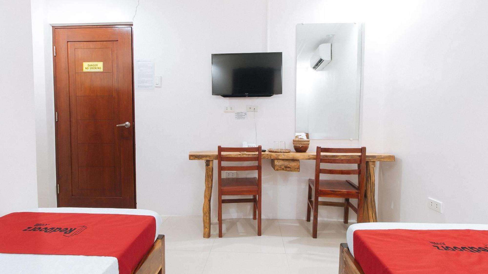 Reddoorz Plus @ Jollydays Hotel Nueva Ecija San Jose  Экстерьер фото