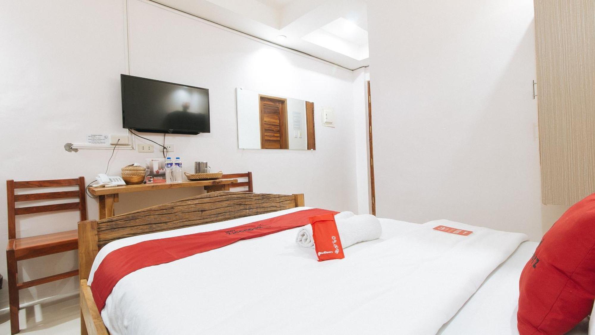 Reddoorz Plus @ Jollydays Hotel Nueva Ecija San Jose  Экстерьер фото