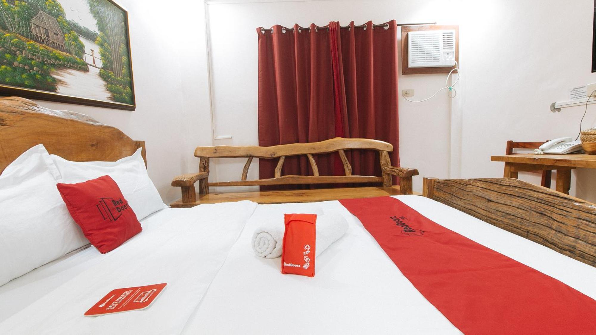 Reddoorz Plus @ Jollydays Hotel Nueva Ecija San Jose  Экстерьер фото