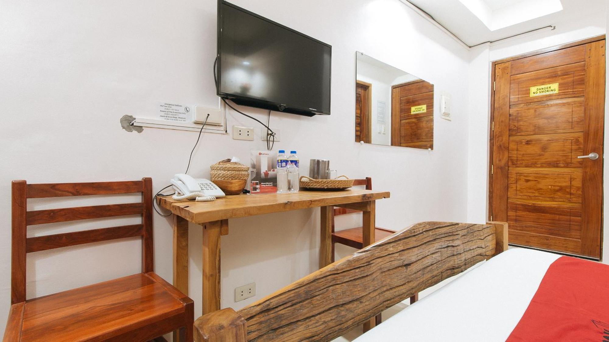 Reddoorz Plus @ Jollydays Hotel Nueva Ecija San Jose  Экстерьер фото