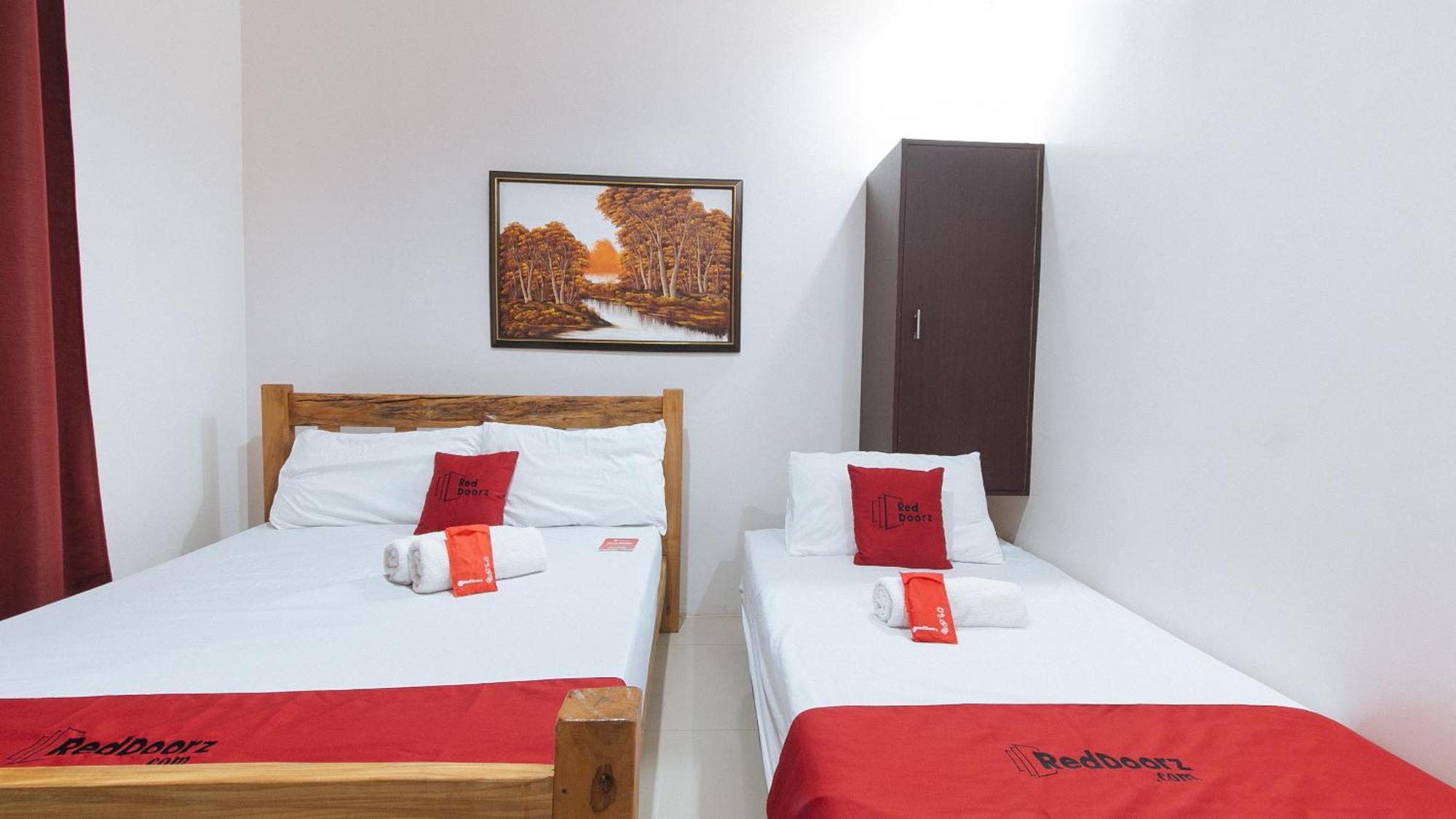 Reddoorz Plus @ Jollydays Hotel Nueva Ecija San Jose  Экстерьер фото