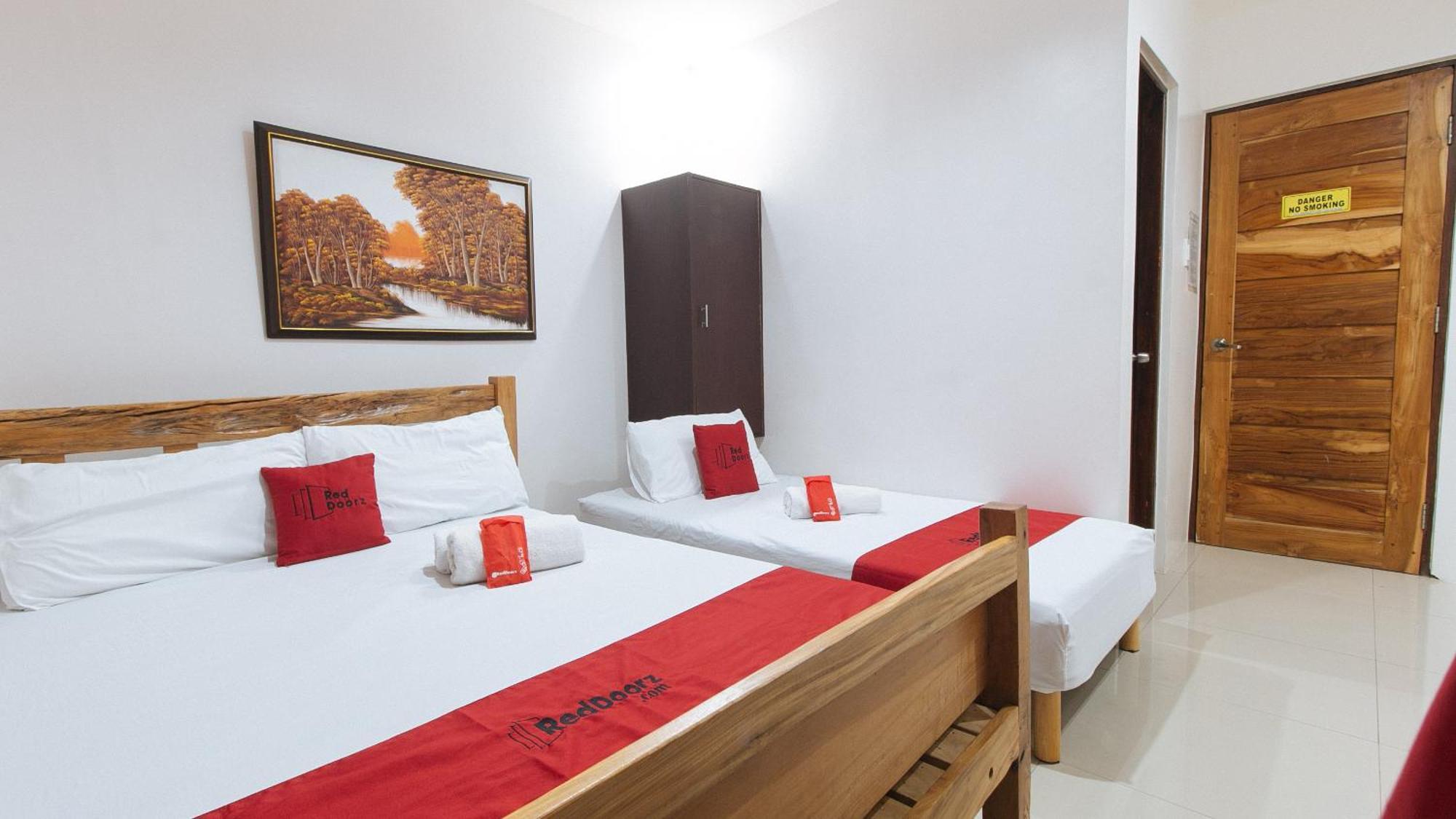 Reddoorz Plus @ Jollydays Hotel Nueva Ecija San Jose  Экстерьер фото