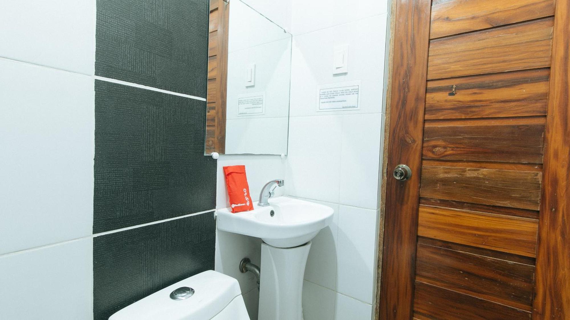 Reddoorz Plus @ Jollydays Hotel Nueva Ecija San Jose  Экстерьер фото
