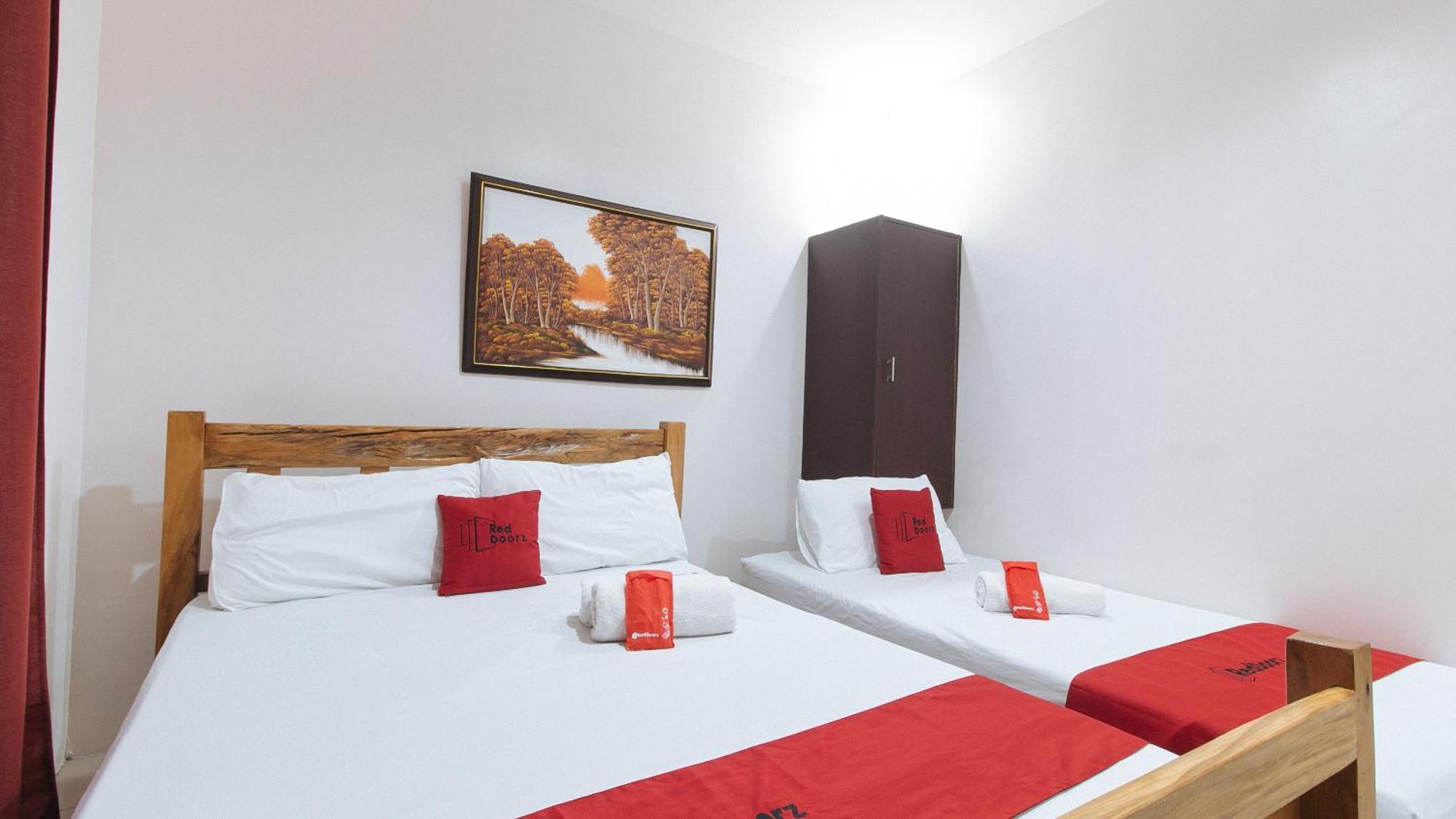 Reddoorz Plus @ Jollydays Hotel Nueva Ecija San Jose  Экстерьер фото